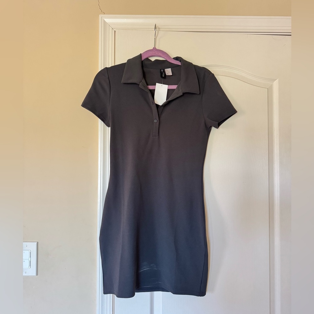 H&M Gray Collar Dress
Never Worn
Size Medium